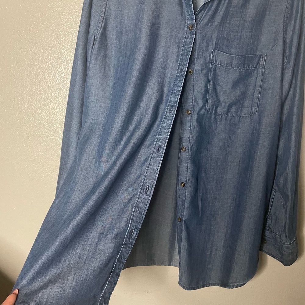 Liz Claiborne women's long-sleeve chambray button-down shirt.Size Large - Picture 6 of 11
